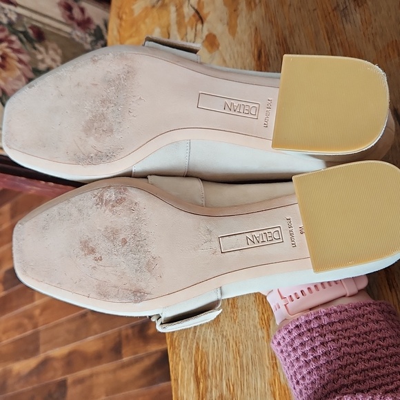 Deltan sz 9 Veronica Suede Tortoise Buckle Flared Block Heel Pumps Cream - Picture 6 of 13